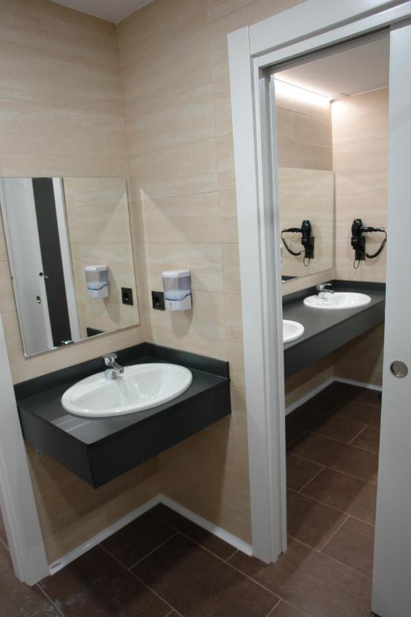 Hostel Trovadores Бургос Экстерьер фото