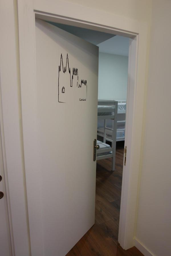 Hostel Trovadores Бургос Экстерьер фото