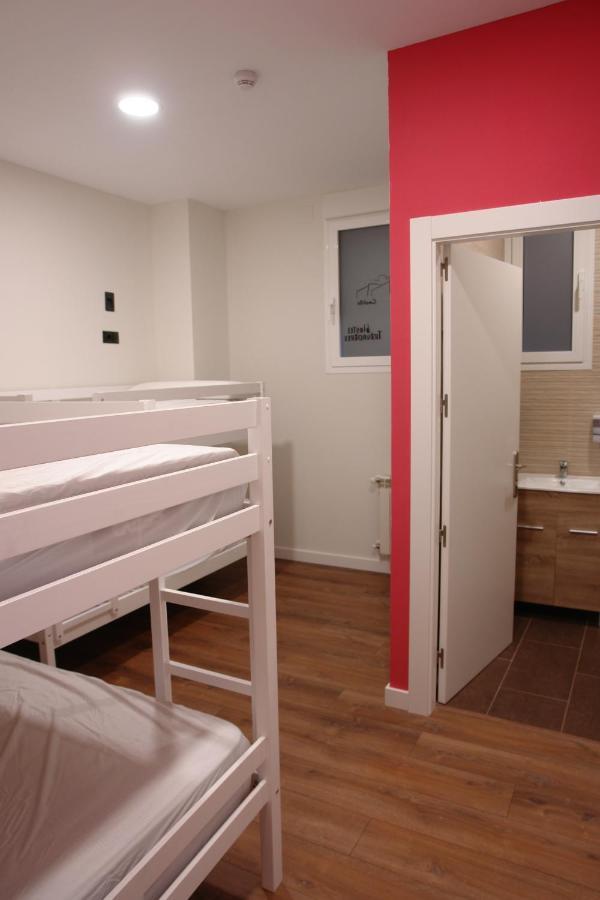 Hostel Trovadores Бургос Экстерьер фото