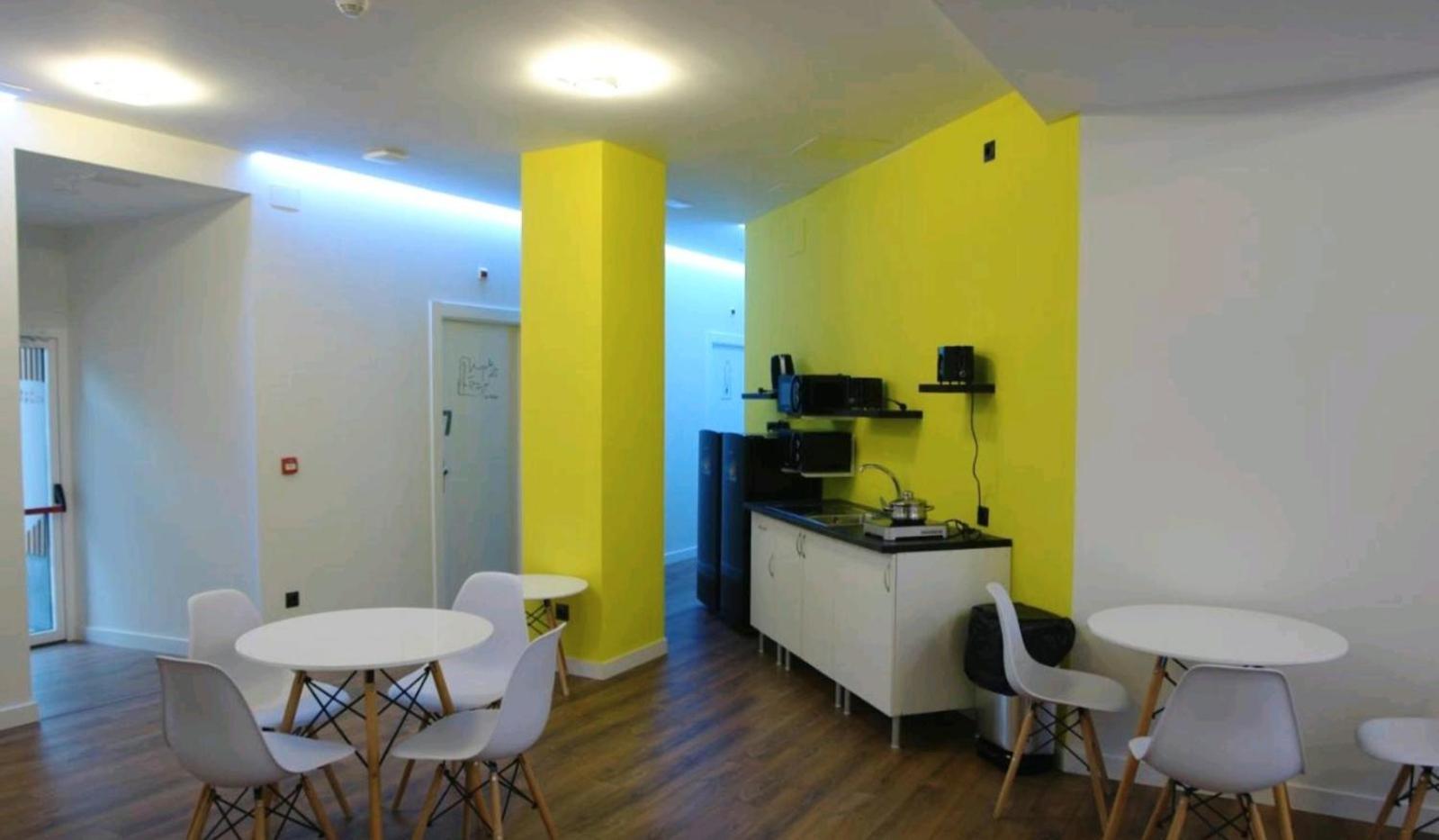 Hostel Trovadores Бургос Экстерьер фото