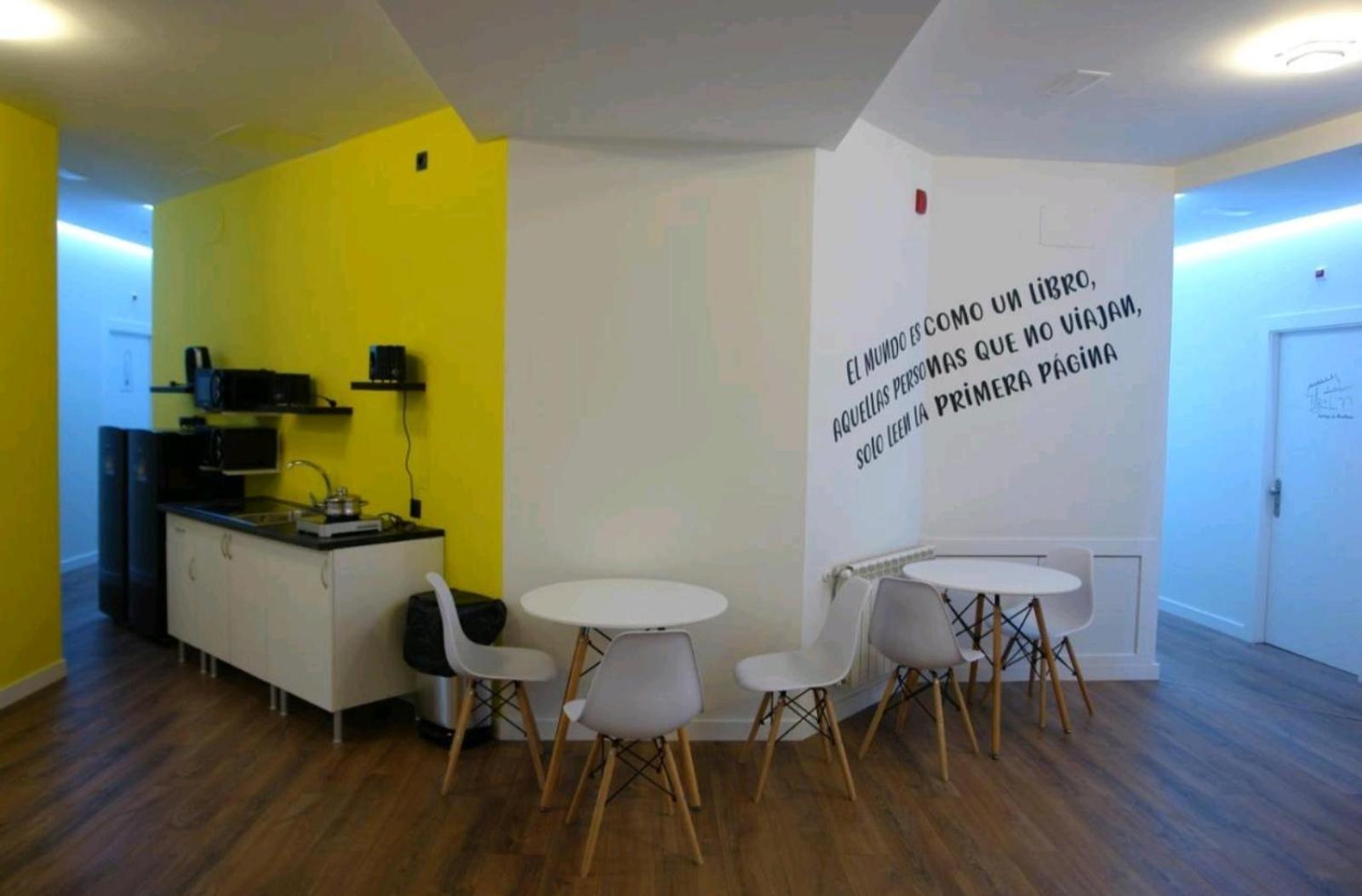 Hostel Trovadores Бургос Экстерьер фото