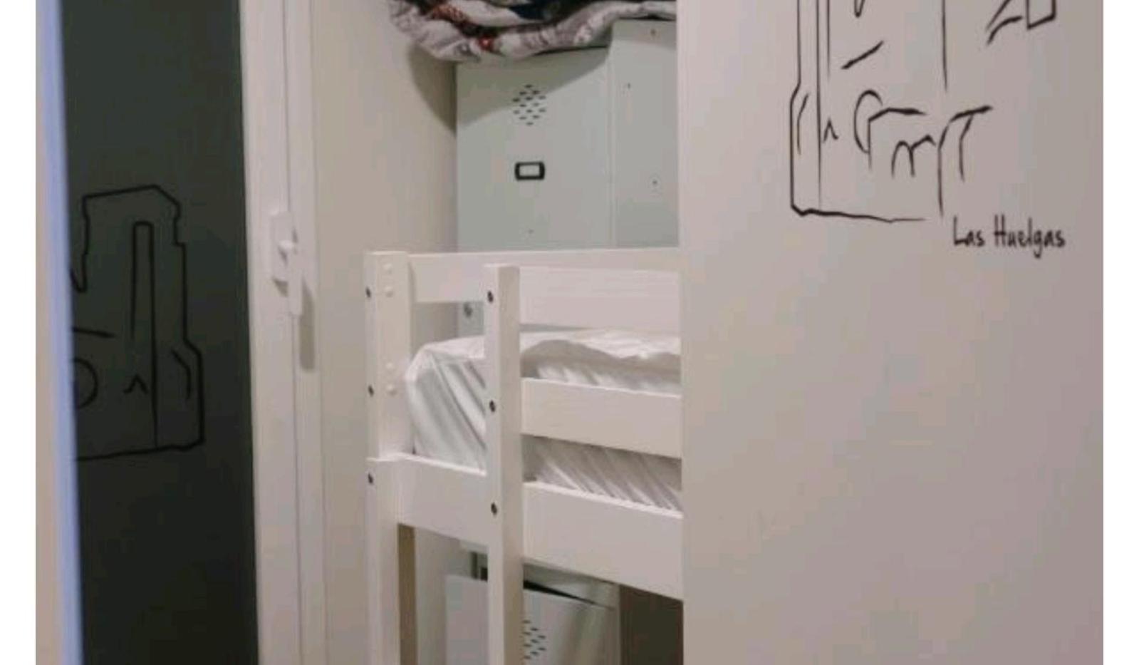 Hostel Trovadores Бургос Экстерьер фото